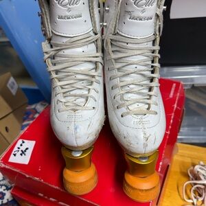 Jackson Elite White with inline frames size 3R